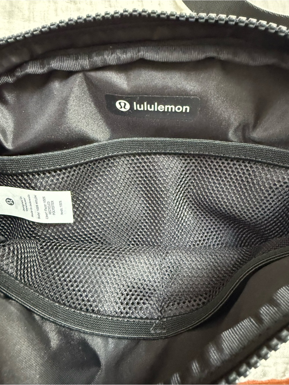 Lululemon Everywhere Black Belt Bag 1L Crossbody New Without Tags - Picture 2 of 5